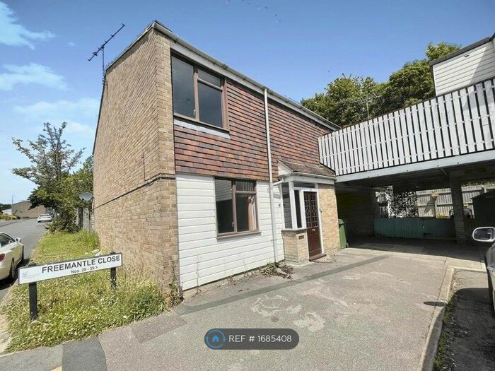 4 Bedroom Terraced House To Rent In Freemantle Close, Basingstoke, RG21