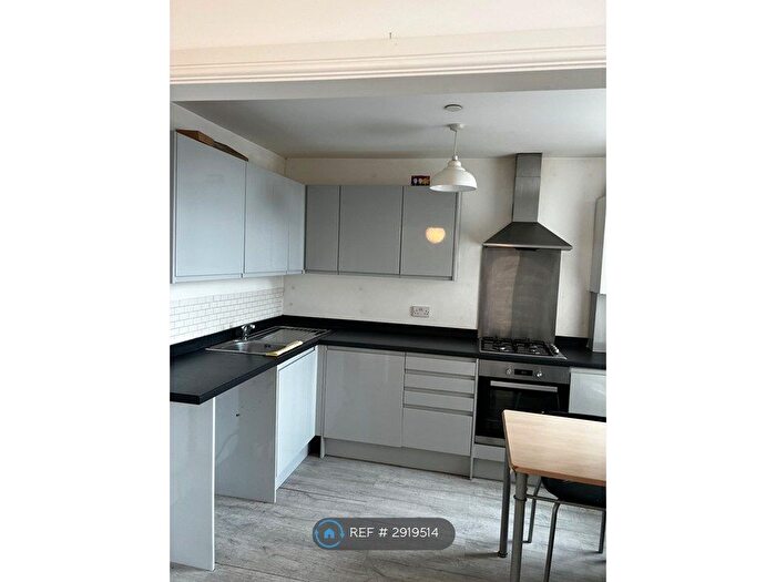 2 Bedroom Flat To Rent In Princes Drive, Colwyn Bay, LL29