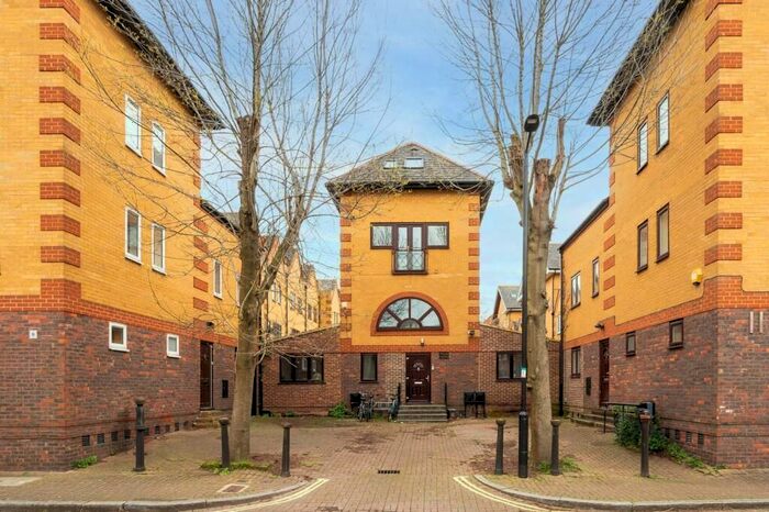 1 Bedroom Flat To Rent In Middleton Drive, London, SE16