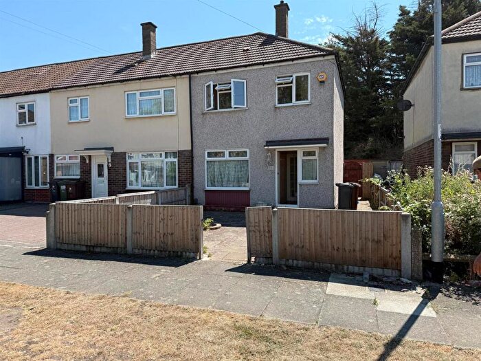 2 Bedroom End Of Terrace House For Sale In Curzon Crescent, IG11