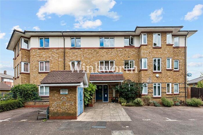 2 Bedroom Apartment For Sale In Myddleton Avenue, London, N4