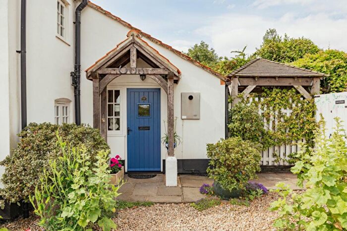 2 Bedroom Link Detached House For Sale In Charming Detached Period Cottage In Northwold, IP26