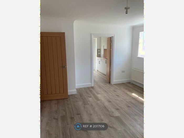 1 Bedroom Flat To Rent In Mcfadden Court, London, N2