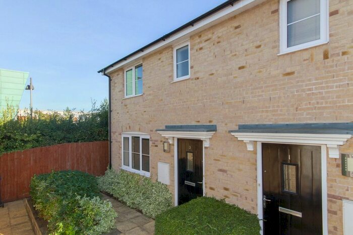 3 Bedroom Semi-Detached House To Rent In Limedale Close, Teversham, Cambridge, CB1