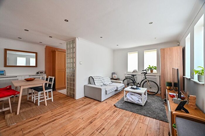 2 Bedroom Maisonette For Sale In Torrington Place, Wapping, London, E1W