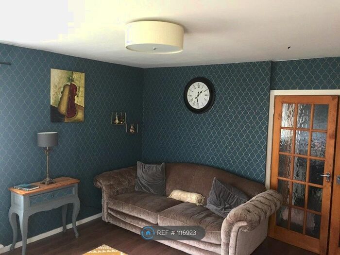 2 Bedroom Flat To Rent In Burnfoot Avenue, Troon KA10