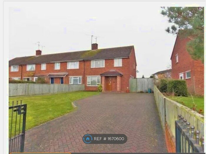 3 Bedroom Semi-Detached House To Rent In Southcote Lane, Reading, RG30
