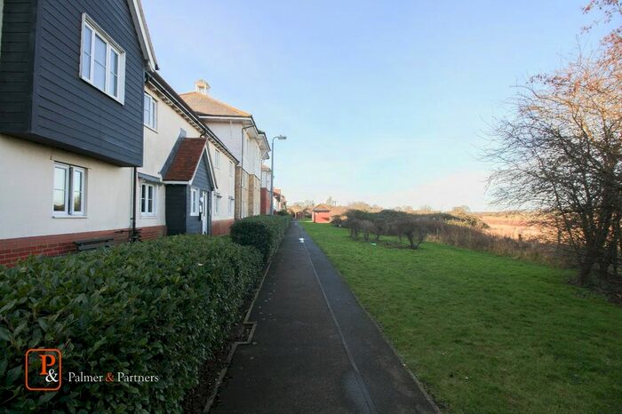 2 Bedroom Flat To Rent In Iona Walk, Rowhedge, Colchester, Essex CO5