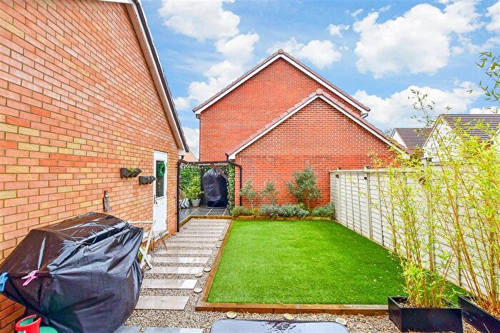 3 Bedroom Semi Detached House For Sale In Richardson Way, Littlehampton, West Sussex, BN17
