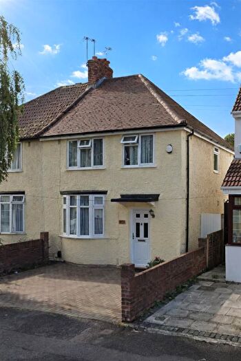 Studio To Rent In Stuart Crescent, Hayes, UB3