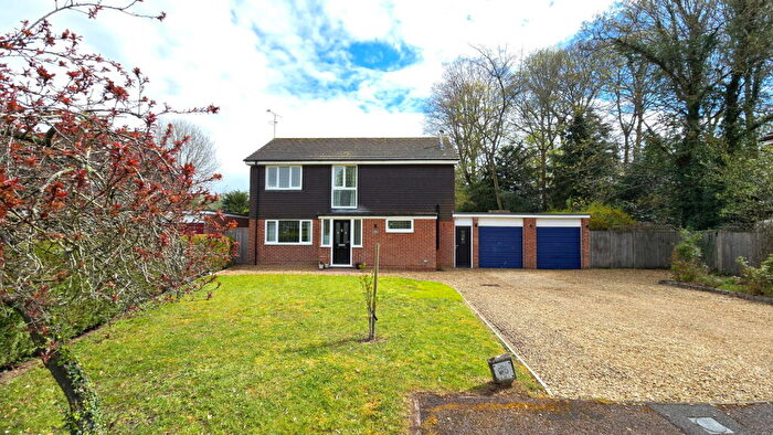 4 Bedroom Detached House For Sale In Greenacres, Woolton Hill, Newbury, RG20