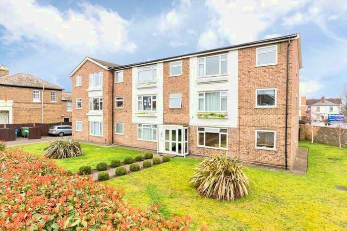 2 Bedroom Flat To Rent In Lauderdale House, Gresham Road, Staines-Upon-Thames, Surrey, TW18