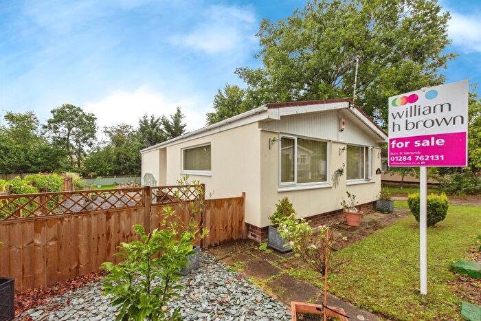 2 Bedroom Park Home For Sale In Shepherds Grove Park, Stanton, Bury St. Edmunds, IP31