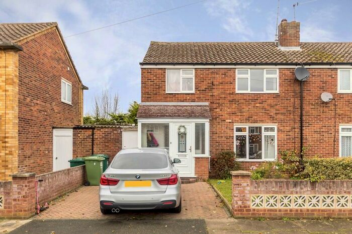 3 Bedroom Property To Rent In Montford Road, Sunbury-On-Thames TW16