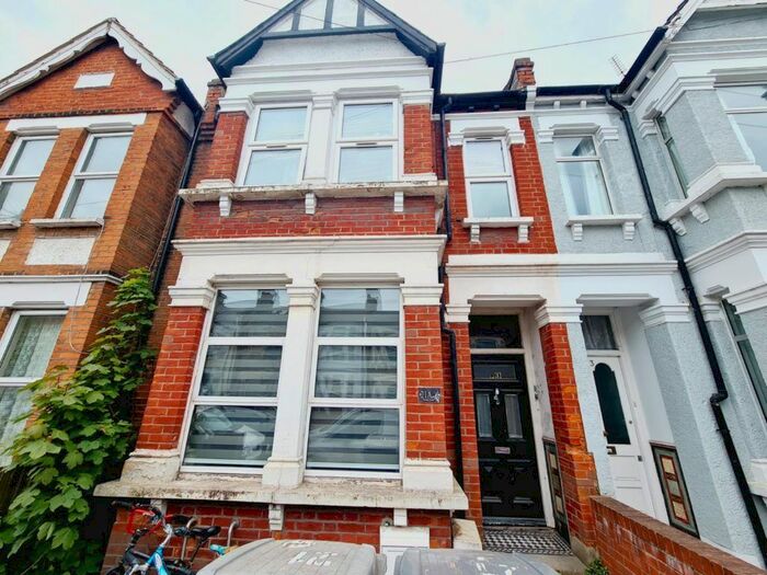 2 Bedroom Flat To Rent In Windsor Road, London, NW2
