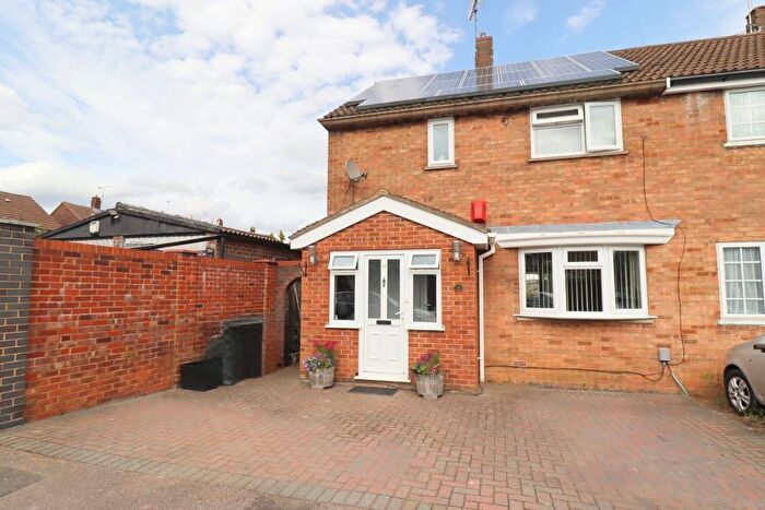 3 Bedroom Semi-Detached House For Sale In Waterslade Green, Icknield, Luton, Bedfordshire, LU3
