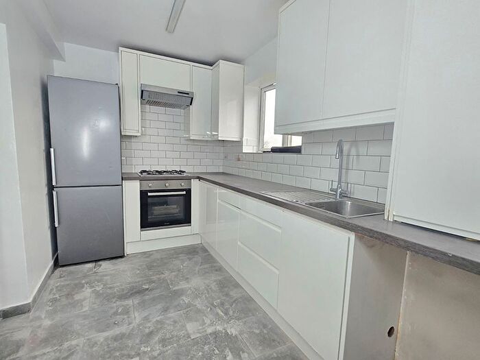 3 Bedroom Flat To Rent In Great Cambridge Road, Edmonton, N18