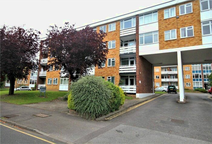2 Bedroom Flat To Rent In Radstone Court, Woking, Surrey, GU22