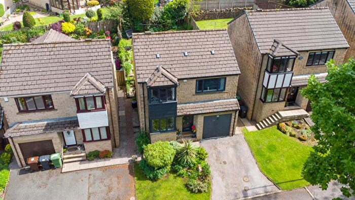 3 Bedroom Detached House For Sale In Woodchurch View, Thongsbridge, Holmfirth, HD9