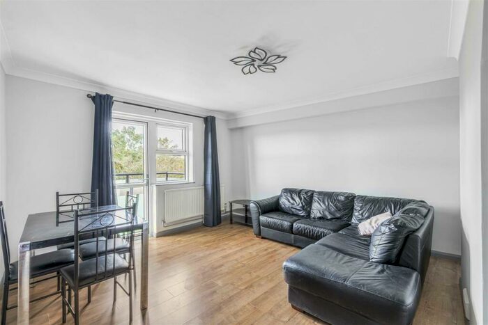 2 Bedroom Flat To Rent In Chertsey Court, Mortlake, SW14