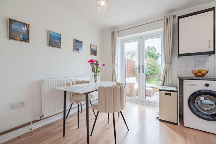 2 Bedroom Semi Detached House For Sale In Meadow Way, Kingham, OX7