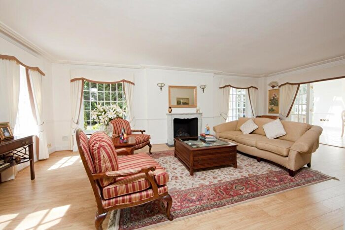 5 Bedroom Detached House For Sale In Cranley Road, Burwood Park, Walton-on-Thames, KT12
