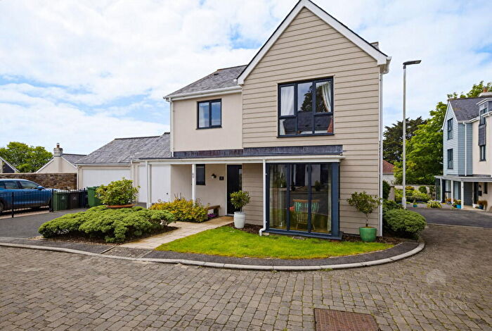 4 Bedroom Detached House For Sale In Pine Gardens, Mannamead, Plymouth, PL3