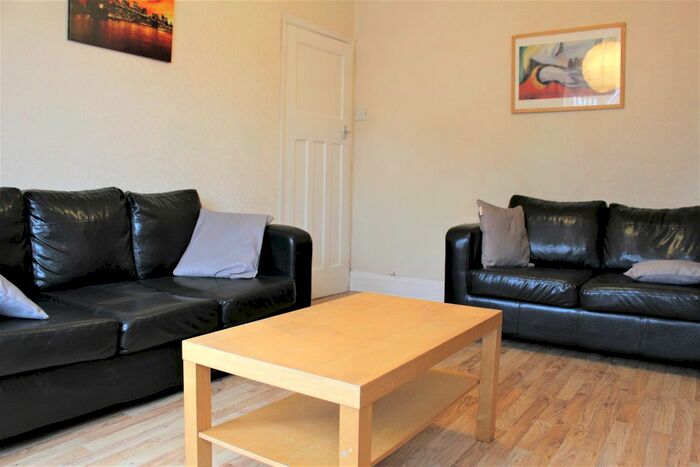 2 Bedroom Flat To Rent In Birchwood Avenue, Heaton, Newcastle Upon Tyne, NE7