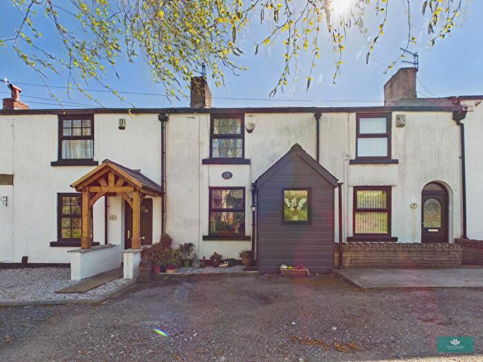 2 Bedroom House For Sale In Bank Street, Lees, Oldham, Greater Manchester, OL4