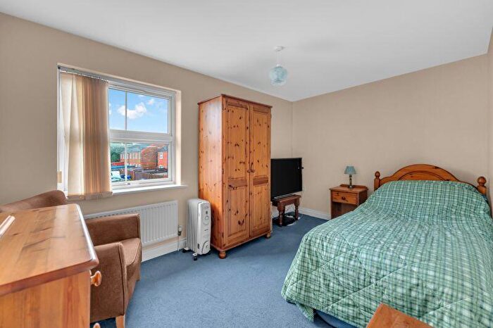 2 Bedroom Semi-Detached House For Sale In Finchley Court, Grimsby, DN31