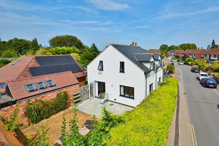 2 Bedroom Detached House For Sale In Victoria Mead, Thame, OX9