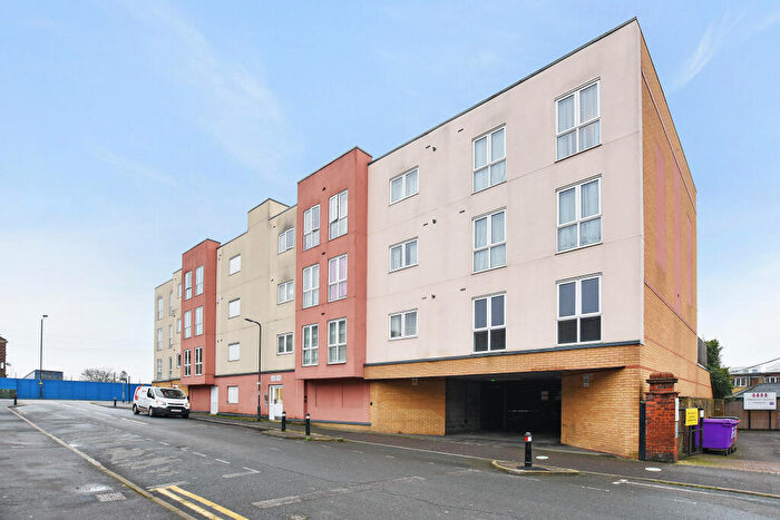 2 Bedroom Flat To Rent In Novello House, Stoke Road, Slough, SL2