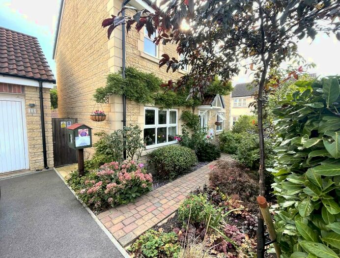 3 Bedroom Detached House For Sale In Oatlands, Swindon, Wiltshire, SN5
