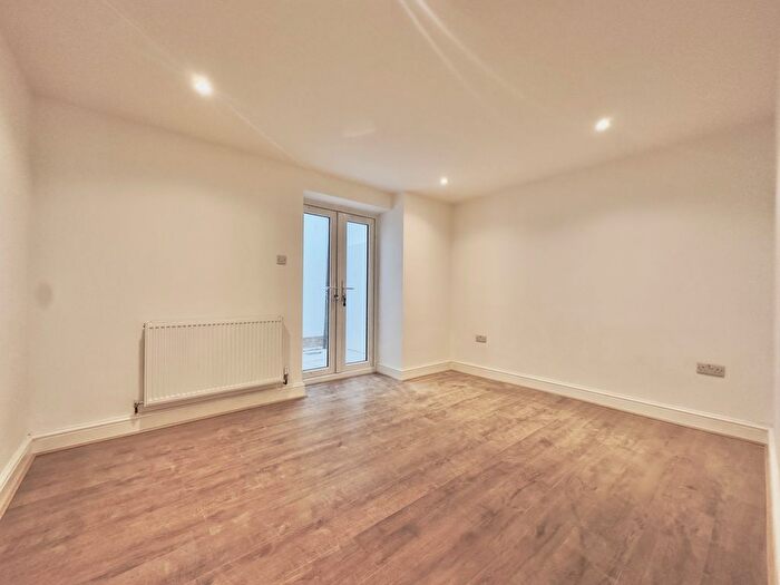 1 Bedroom Flat To Rent In Longley Road, SW17