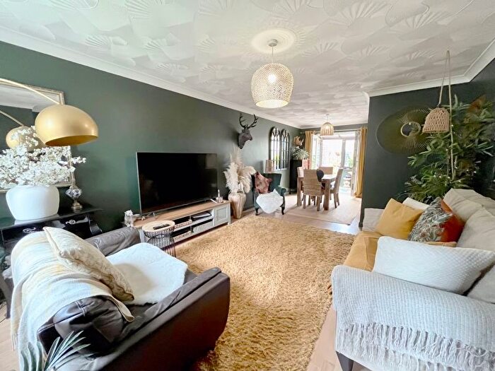 3 Bedroom Detached House For Sale In Seatown Close, Canford Heath, Poole, BH17