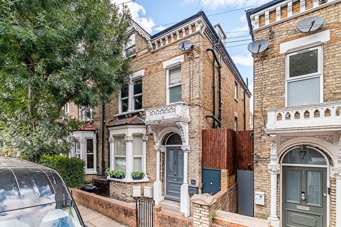 4 Bedroom Maisonette To Rent In Dents Road, London, SW11