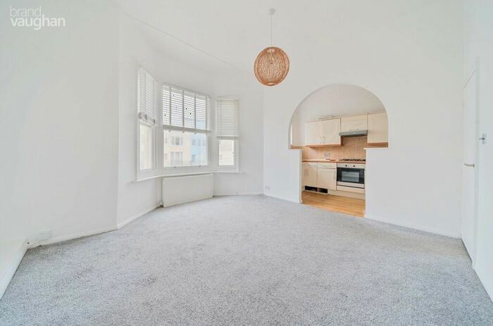 1 Bedroom Flat To Rent In Lower Rock Gardens, Brighton, East Sussex, BN2
