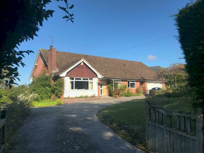 4 Bedroom Bungalow For Sale In Downs Road, Compton, RG20