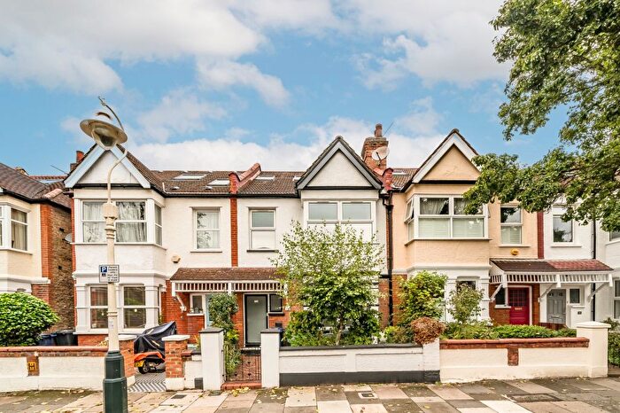 1 Bedroom Flat To Rent In Camborne Avenue, London, W13