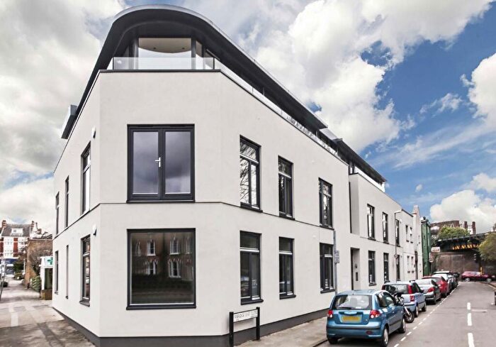 1 Bedroom Flat To Rent In Bridge End Close, Kingston Upon Thames, KT2