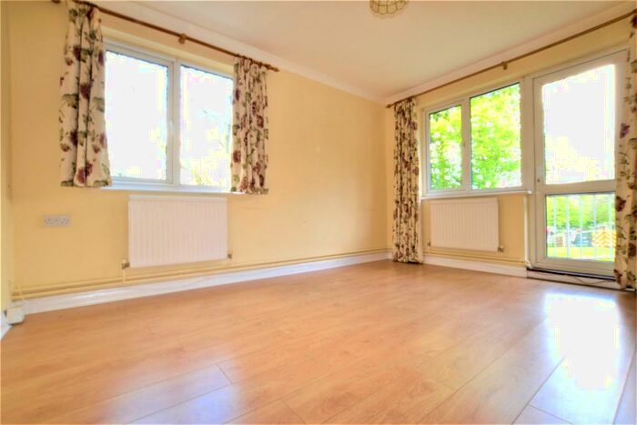 2 Bedroom Apartment To Rent In Godstone Mount, Downs Court Road, Purley, CR8