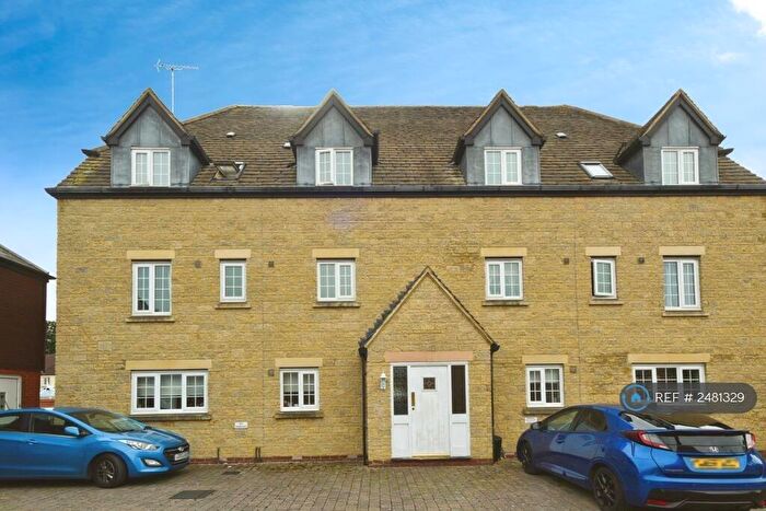 2 Bedroom Flat To Rent In Mir Crescent, Swindon, SN25