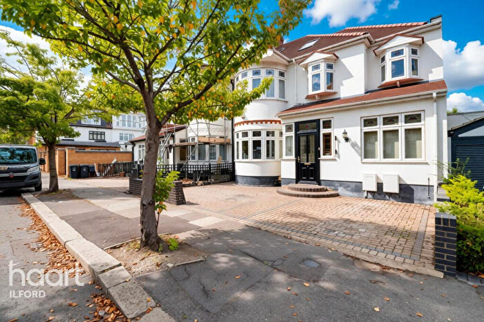 6 Bedroom Semi Detached House For Sale In Stonehall Avenue, Ilford, IG1