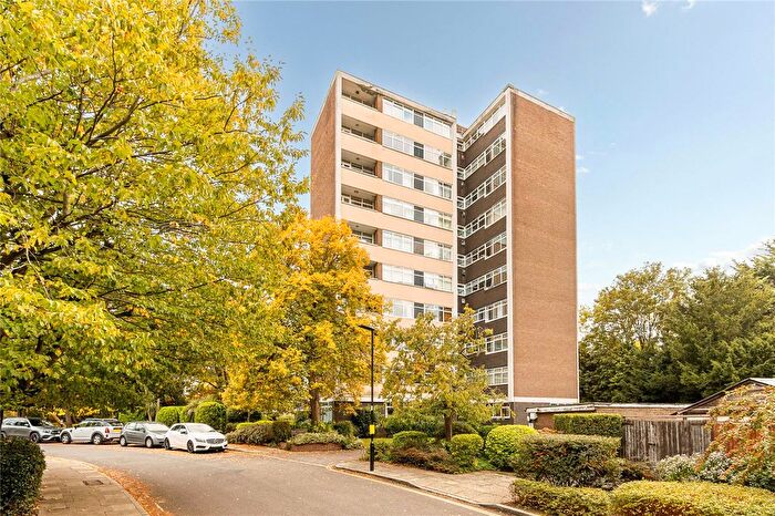 2 Bedroom Flat For Sale In The Grange, The Knoll, London, W13