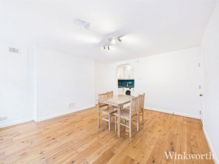 2 Bedroom Flat To Rent In Acacia Road, London, W3