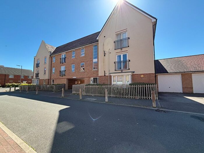 2 Bedroom Flat For Sale In Bank Avenue, Dunstable, LU6