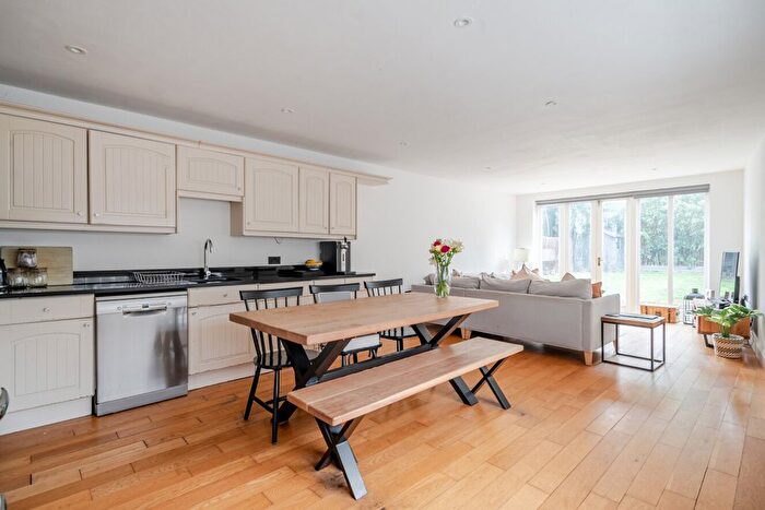 2 Bedroom Flat For Sale In Crowborough Road, London, SW17