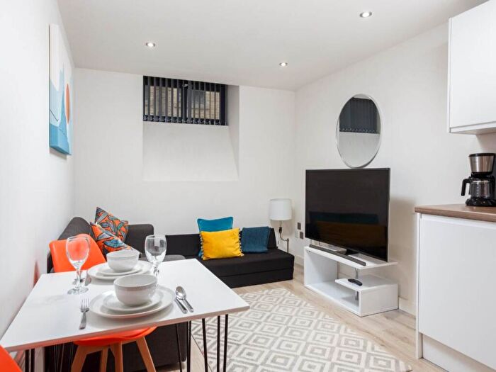 1 Bedroom Flat To Rent In Conditioning House, BD1