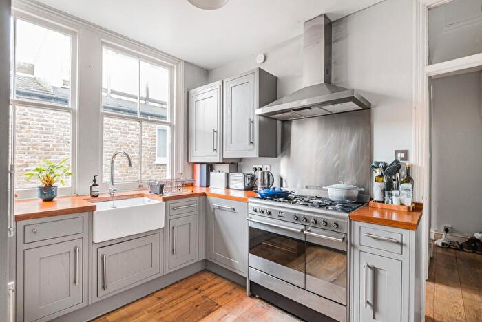 2 Bedroom Maisonette To Rent In Lynn Road, Balham, London, SW12