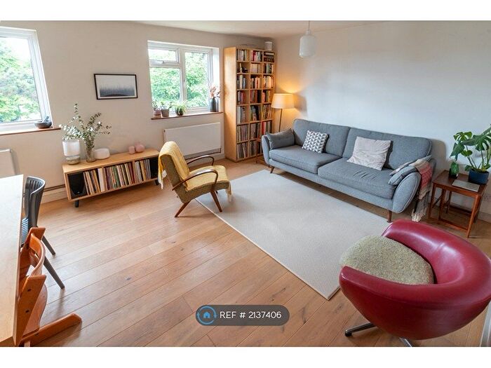 2 Bedroom Flat To Rent In Colin Court, London, SE6